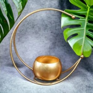 Metal moon t light candle holder