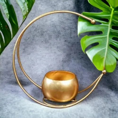 Metal moon t light candle holder